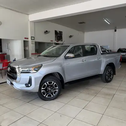 TOYOTA HILUX 2.8 D-4D TURBO DIESEL CD SRV 4X4 AUTOMÁTICO