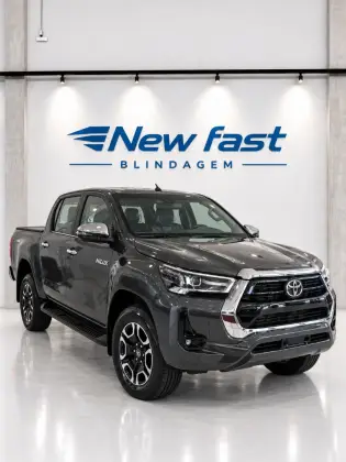 TOYOTA HILUX 2.8 D-4D TURBO DIESEL CD SRX 4X4 AUTOMÁTICO