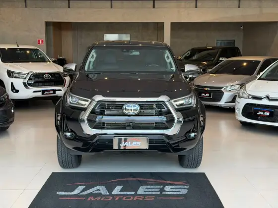 TOYOTA HILUX 2.8 D-4D TURBO DIESEL CD SRX PLUS 4X4 AUTOMÁTICO