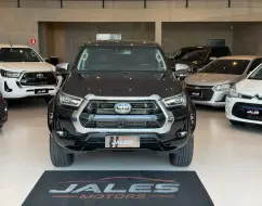 TOYOTA HILUX 2.8 D-4D TURBO DIESEL CD SRX PLUS 4X4 AUTOMÁTICO TOYOTA HILUX 2.8 D-4D TURBO DIESEL CD SRX PLUS 4X4 AUTOMÁTICO