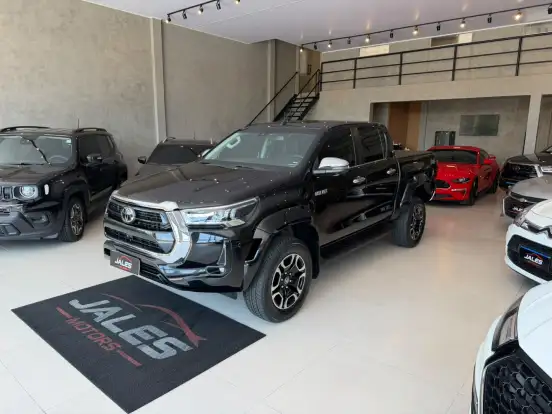 TOYOTA-HILUX-2023