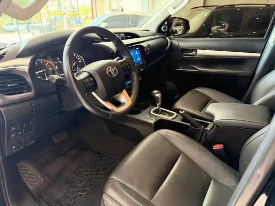 TOYOTA-HILUX-2.8 D-4D TURBO DIESEL CD SRX PLUS 4X4 AUTOMÁTICO TOYOTA-HILUX-2023
