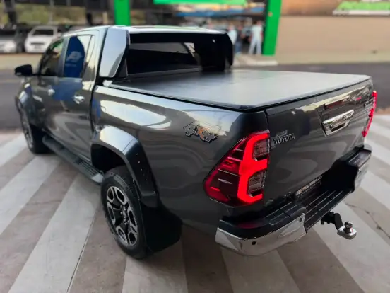 TOYOTA-HILUX-2025