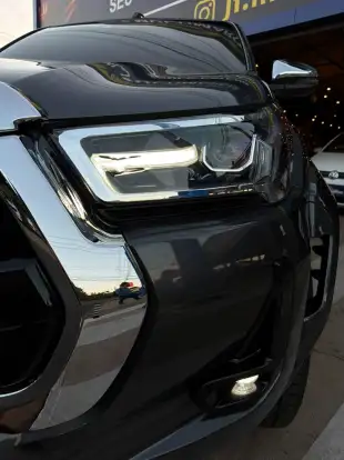 TOYOTA-HILUX-2025
