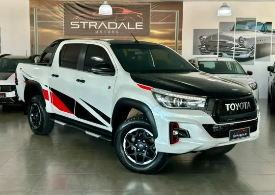 TOYOTA HILUX 2.8 GR SPORT 4X4 CD 16V DIESEL 4P AUTOMÁTICO