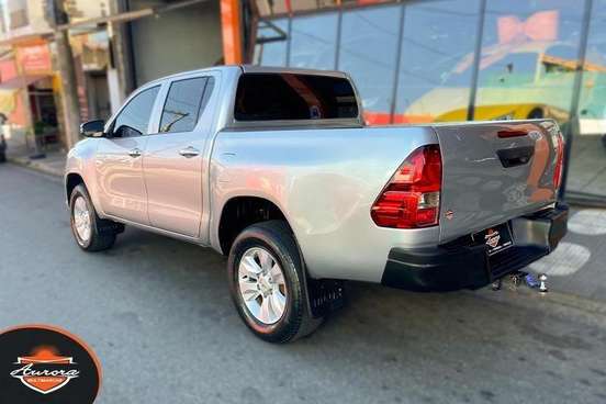 TOYOTA-HILUX-2019