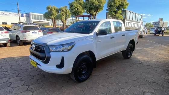 TOYOTA HILUX 2.8 D-4D TURBO DIESEL CD POWER PACK 4X4 AUTOMÁTICO