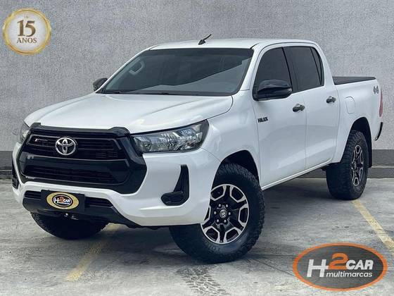 TOYOTA HILUX 2.8 D-4D TURBO DIESEL CD POWER PACK 4X4 MANUAL