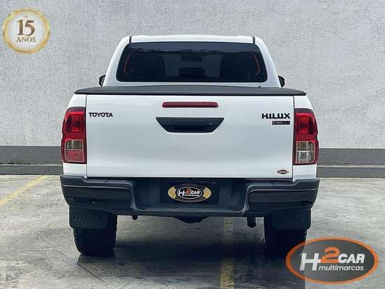 TOYOTA-HILUX-2022