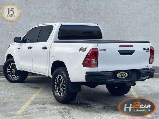 TOYOTA-HILUX-2022