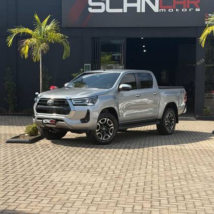 TOYOTA HILUX 2.8 D-4D TURBO DIESEL CD SRX 4X4 AUTOMÁTICO