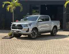 TOYOTA HILUX 2.8 D-4D TURBO DIESEL CD SRX 4X4 AUTOMÁTICO TOYOTA HILUX 2.8 D-4D TURBO DIESEL CD SRX 4X4 AUTOMÁTICO