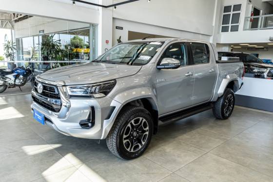 TOYOTA HILUX 2.8 D-4D TURBO DIESEL CD SRX PLUS 4X4 AUTOMÁTICO
