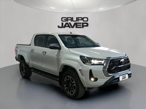 TOYOTA HILUX 2.8 D-4D TURBO DIESEL CD SRX PLUS 4X4 AUTOMÁTICO