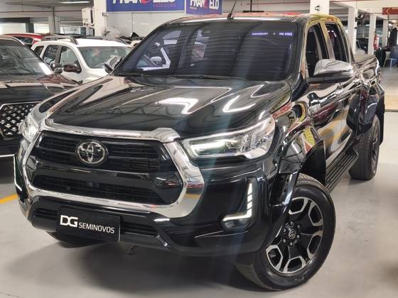 TOYOTA HILUX 2.8 D-4D TURBO DIESEL CD SRX PLUS 4X4 AUTOMÁTICO