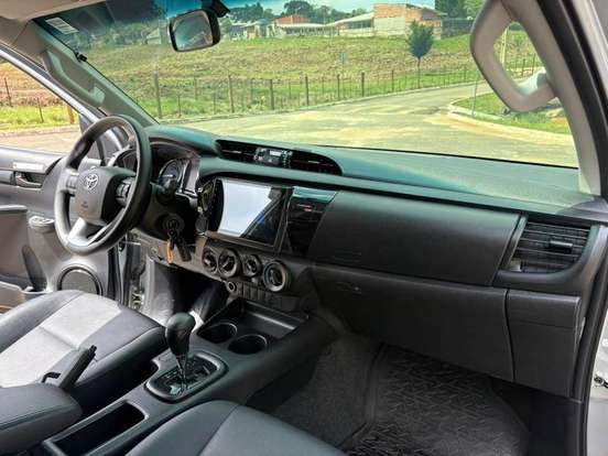 TOYOTA-HILUX-2025