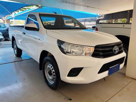 TOYOTA HILUX 2.8 D-4D TURBO DIESEL CS 4X4 MANUAL