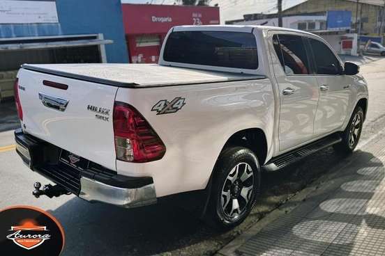 TOYOTA-HILUX-2016