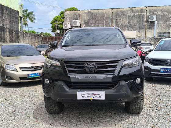TOYOTA HILUX 2.8 SRX 4X4 CD 16V DIESEL 4P AUTOMÁTICO