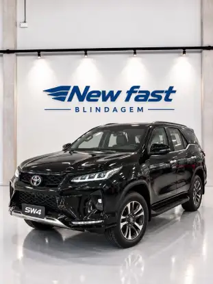 TOYOTA-HILUX SW4-2026