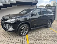 TOYOTA HILUX SW4 2.8 D-4D TURBO DIESEL DIAMOND 7L 4X4 AUTOMÁTICO TOYOTA HILUX SW4 2.8 D-4D TURBO DIESEL DIAMOND 7L 4X4 AUTOMÁTICO