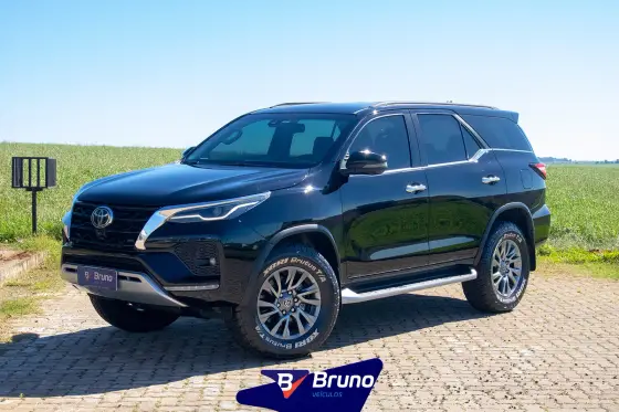 TOYOTA HILUX SW4 2.8 D-4D TURBO DIESEL SRX 4X4 AUTOMÁTICO