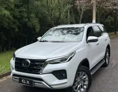 TOYOTA HILUX SW4 2.8 D-4D TURBO DIESEL SRX 7L 4X4 AUTOMÁTICO TOYOTA HILUX SW4 2.8 D-4D TURBO DIESEL SRX 7L 4X4 AUTOMÁTICO