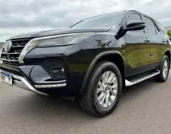 TOYOTA HILUX SW4 2.8 D-4D TURBO DIESEL SRX 7L 4X4 AUTOMÁTICO TOYOTA HILUX SW4 2.8 D-4D TURBO DIESEL SRX 7L 4X4 AUTOMÁTICO