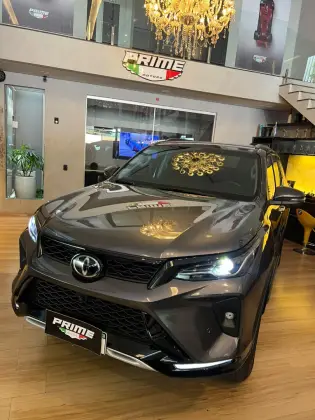 TOYOTA HILUX SW4 2.8 D-4D TURBO DIESEL SRX PLATINUM 4X4 AUTOMÁTICO