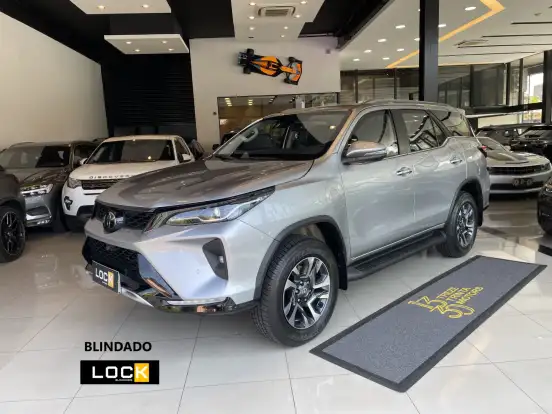 TOYOTA-HILUX SW4-2024