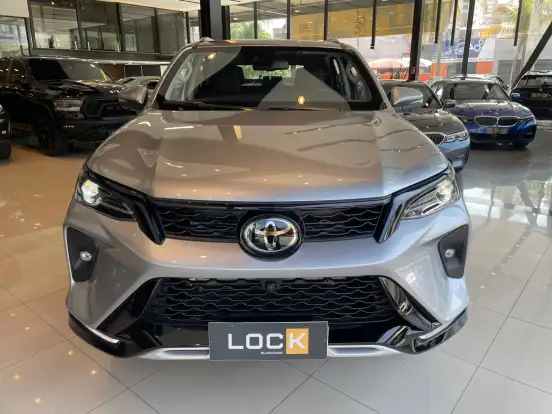 TOYOTA-HILUX SW4-2024