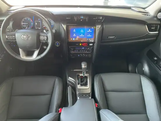 TOYOTA-HILUX SW4-2024