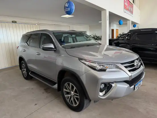 TOYOTA-HILUX SW4-2018