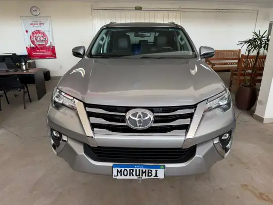 TOYOTA-HILUX SW4-2.8 SRX 4X4 7 LUGARES 16V TURBO INTERCOOLER DIESEL 4P AUTOMÁTICO TOYOTA-HILUX SW4-2018