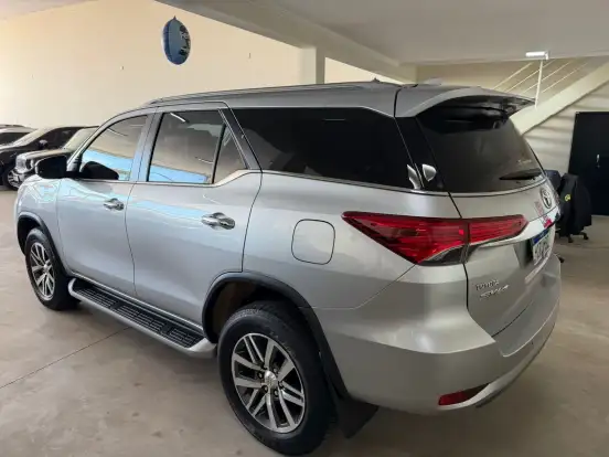 TOYOTA-HILUX SW4-2018