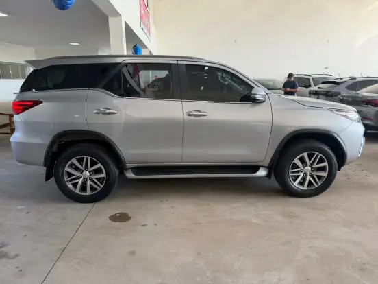 TOYOTA-HILUX SW4-2.8 SRX 4X4 7 LUGARES 16V TURBO INTERCOOLER DIESEL 4P AUTOMÁTICO TOYOTA-HILUX SW4-2018