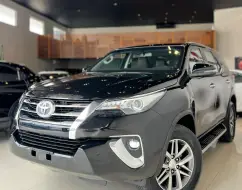 TOYOTA HILUX SW4 2.8 SRX 4X4 7 LUGARES 16V TURBO INTERCOOLER DIESEL 4P AUTOMÁTICO TOYOTA HILUX SW4 2.8 SRX 4X4 7 LUGARES 16V TURBO INTERCOOLER DIESEL 4P AUTOMÁTICO