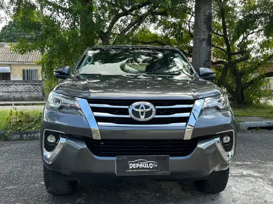 TOYOTA-HILUX SW4-2.8 SRX 4X4 7 LUGARES 16V TURBO INTERCOOLER DIESEL 4P AUTOMÁTICO TOYOTA-HILUX SW4-2018