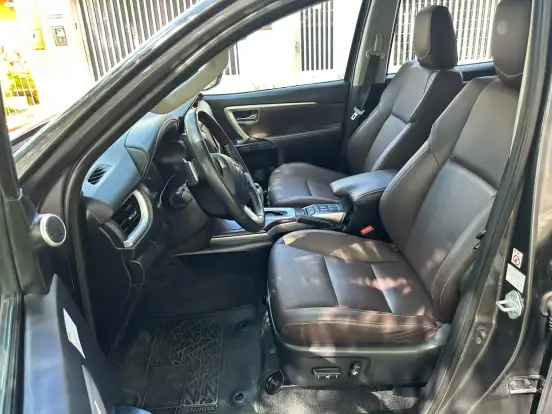 TOYOTA-HILUX SW4-2.8 SRX 4X4 7 LUGARES 16V TURBO INTERCOOLER DIESEL 4P AUTOMÁTICO TOYOTA-HILUX SW4-2018