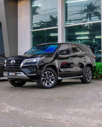TOYOTA HILUX SW4 2.8 D-4D TURBO DIESEL SRX 4X4 AUTOMÁTICO