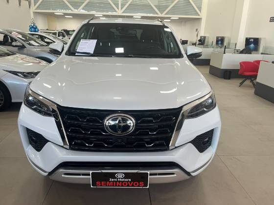 TOYOTA HILUX SW4 2.8 D-4D TURBO DIESEL SRX 7L 4X4 AUTOMÁTICO