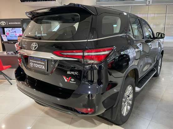 TOYOTA-HILUX SW4-2023