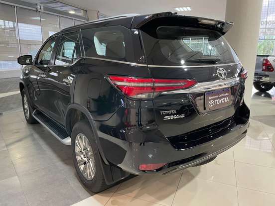 TOYOTA-HILUX SW4-2023