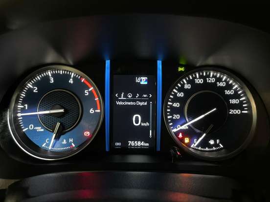 TOYOTA-HILUX SW4-2023
