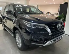 TOYOTA HILUX SW4 2.8 D-4D TURBO DIESEL SRX 7L 4X4 AUTOMÁTICO TOYOTA HILUX SW4 2.8 D-4D TURBO DIESEL SRX 7L 4X4 AUTOMÁTICO