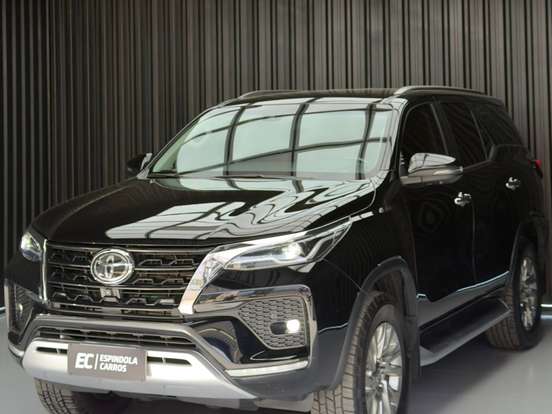 TOYOTA-HILUX SW4-2.8 D-4D TURBO DIESEL SRX 7L 4X4 AUTOMÁTICO TOYOTA-HILUX SW4-2023