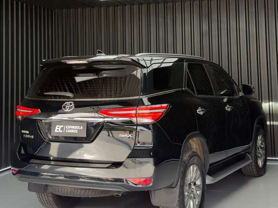 TOYOTA-HILUX SW4-2.8 D-4D TURBO DIESEL SRX 7L 4X4 AUTOMÁTICO TOYOTA-HILUX SW4-2023