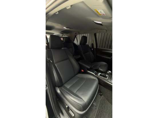 TOYOTA-HILUX SW4-2023