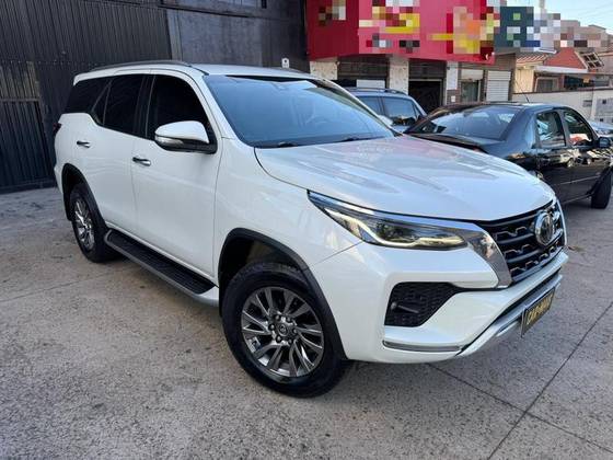 TOYOTA HILUX SW4 2.8 D-4D TURBO DIESEL SRX 7L 4X4 AUTOMÁTICO