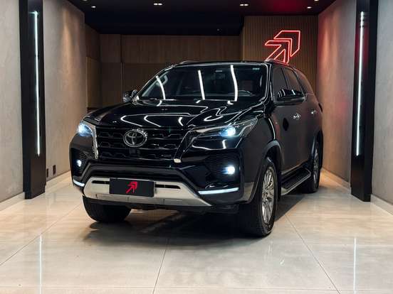 TOYOTA-HILUX SW4-2023